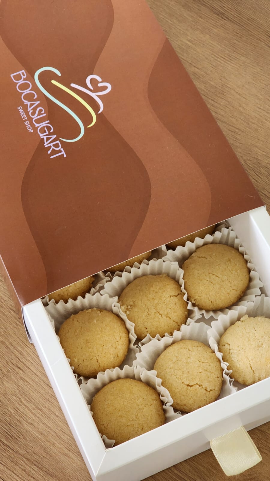 Box de detalle Bocasugart abierto con alfajores artesanales
